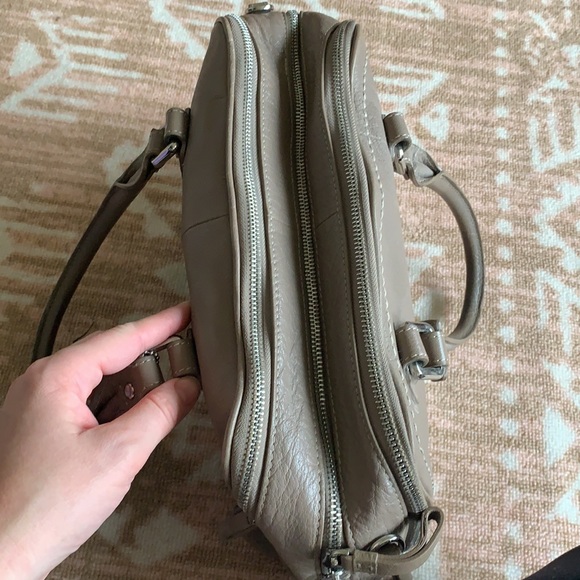 Danier leather handbag taupe - Picture 4 of 8